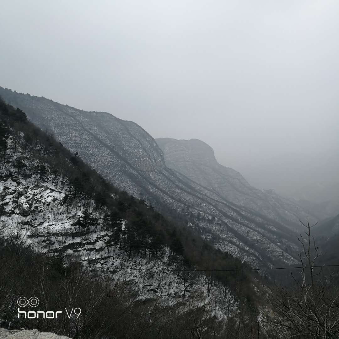 焦作市眾光耐酸瓷業(yè)有限公司開工前先去登登山，而且還是雪山